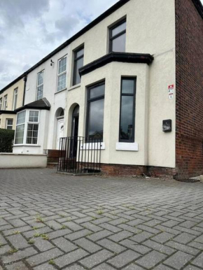 House in Manchester-Onsite Host
